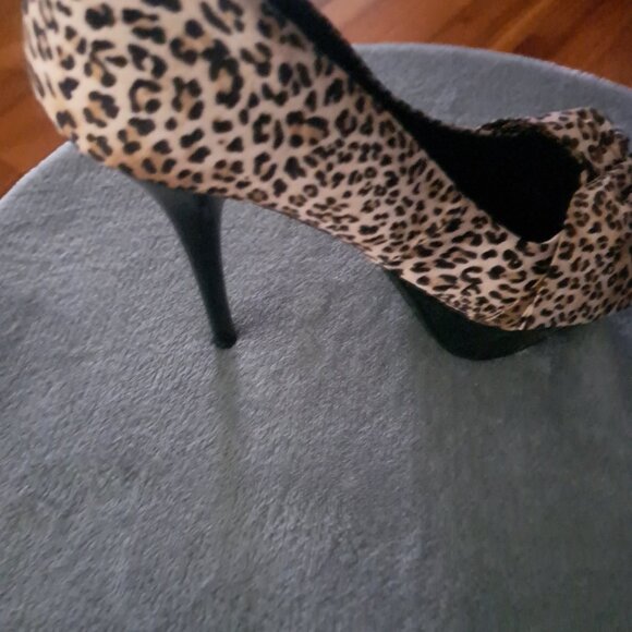 Leopard Pattern Heels - Picture 5 of 12